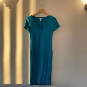 🛍 5 for $25 🛍 Teal Form-Fitting Midi Dress. Great for date night!